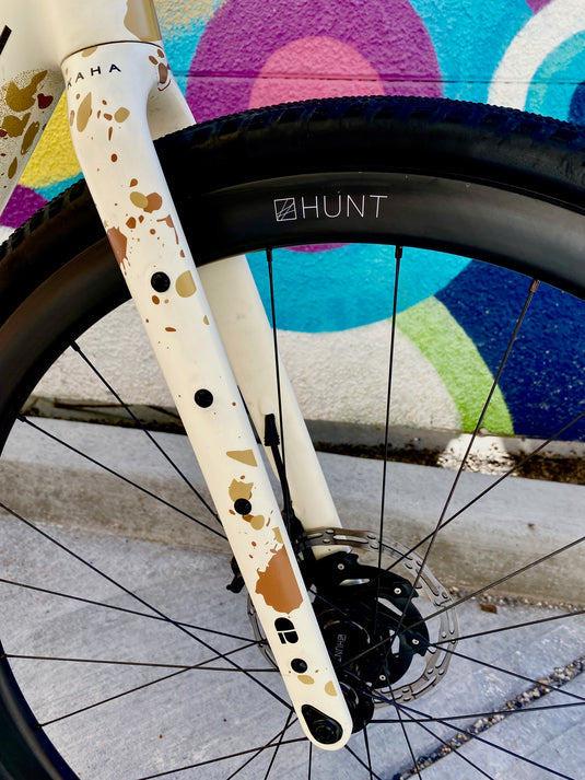 Chapter 2 - Kaha - Force AXS 2x/Hunt 35 carbon gravel - Sand - L